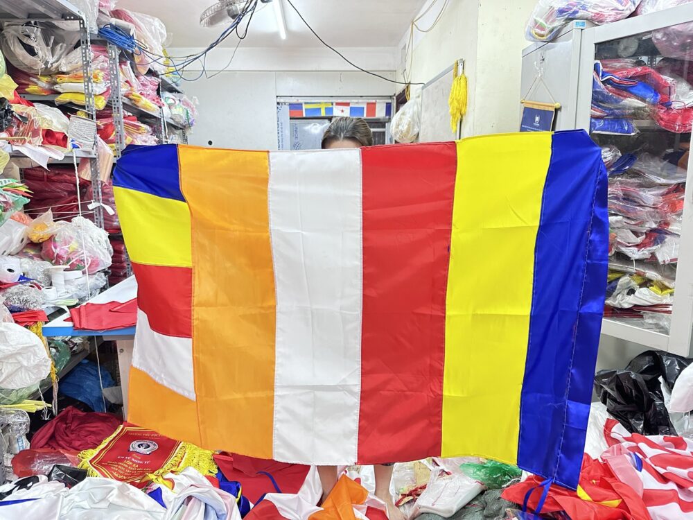 Bán cờ Phật giáo